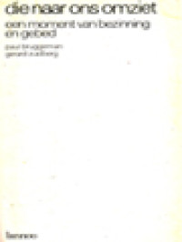 Image of Die Naar Ons Omziet: Een Moment Van Bezinning En Gebed